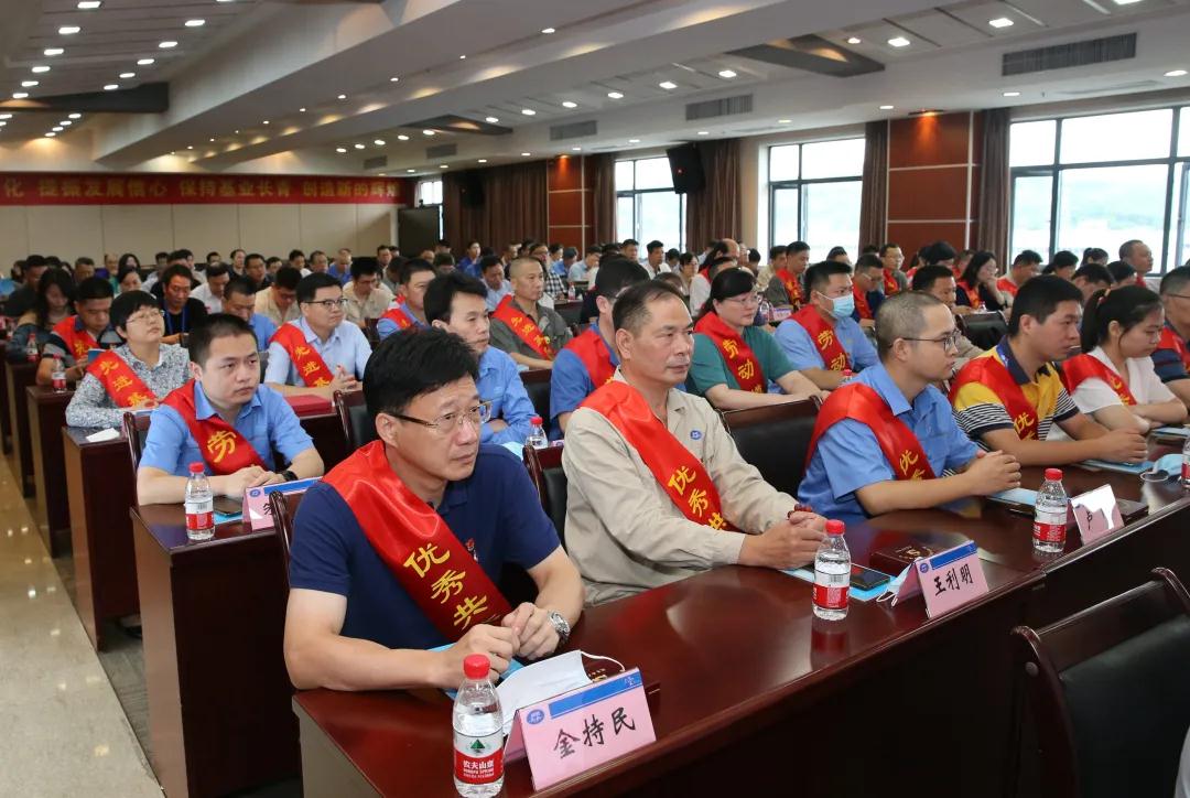 尊龙凯时举行庆祝建党99周年、  建厂70周年暨先进表彰大会(图3)